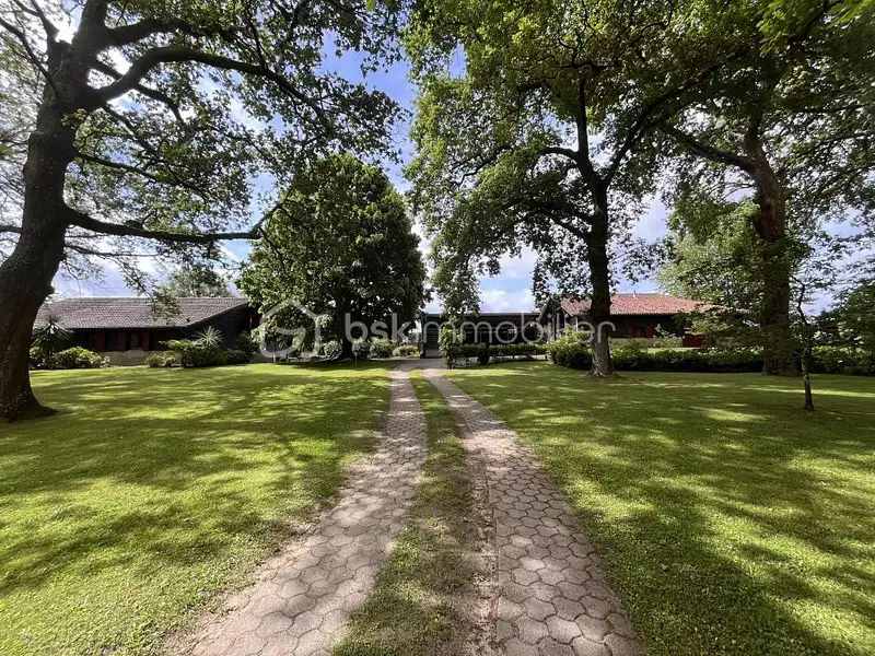 Maison, 240 m²