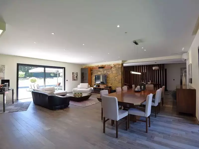 Maison, 257 m²