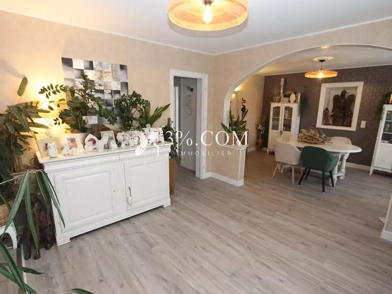 Maison, 240 m²