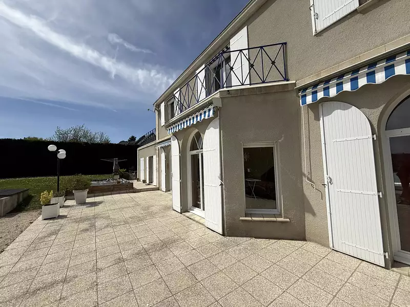 Maison, 240 m²