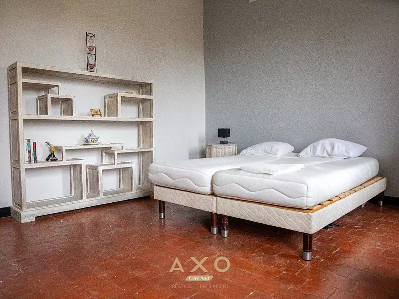 Maison, 1 020 m²
