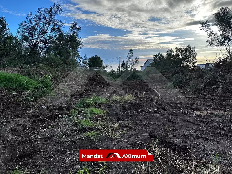 Terrain, 2 275 m²