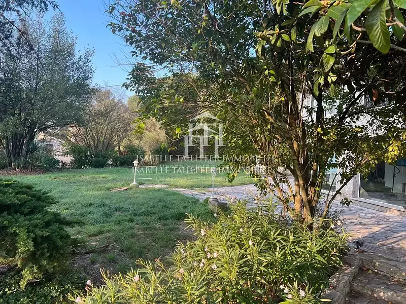 Maison, 196 m²