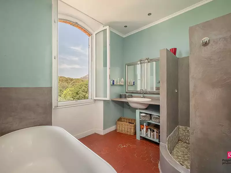 Maison, 196 m²