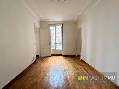 290 000 € 7 748 €/m² Appartement • 37,43 m² • 2 pièces • 1 chambre Paris 18ème (75018)