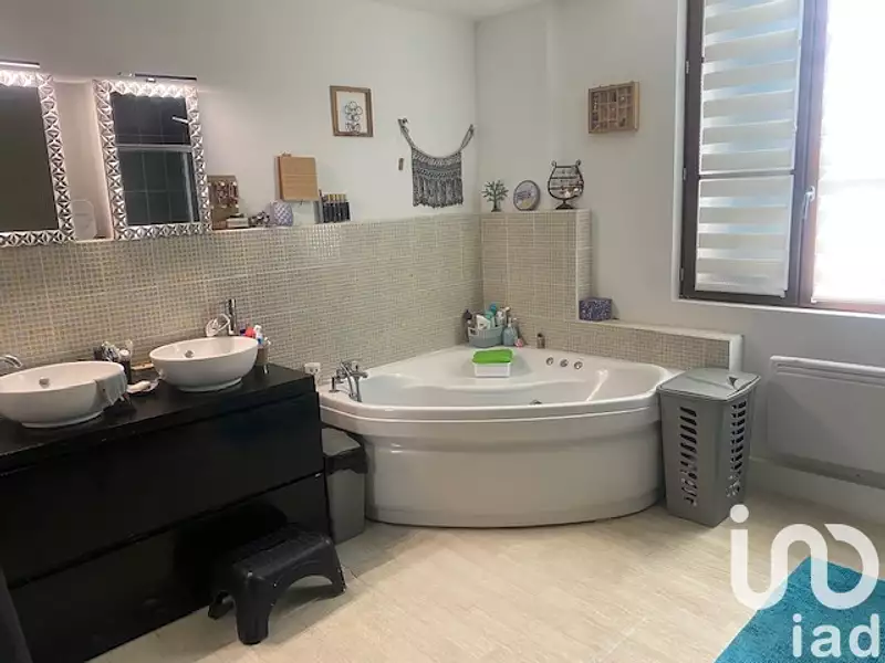 Maison, 196 m²