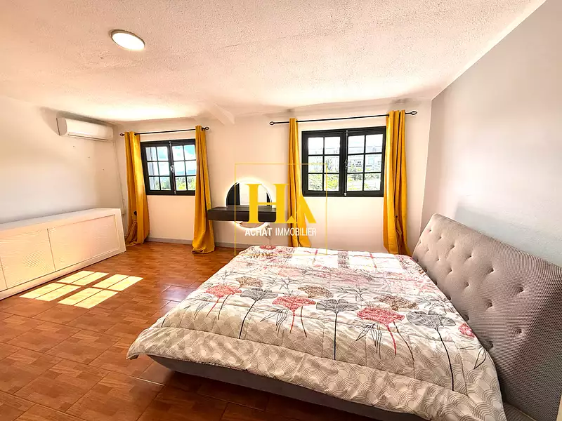 Maison, 303 m²