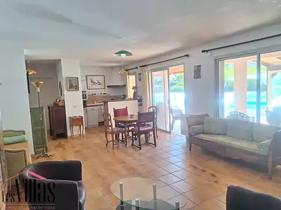 Maison, 225 m²