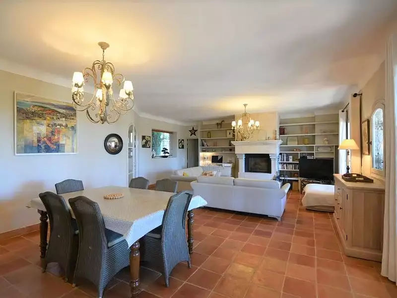 Maison, 240 m²