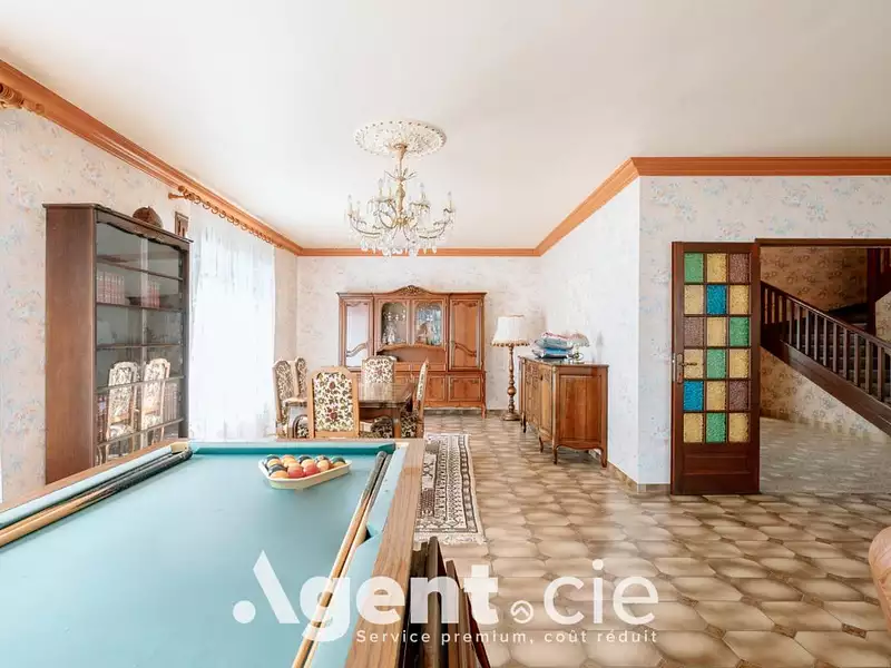 Maison, 240 m²