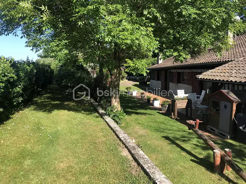 Maison, 240 m²