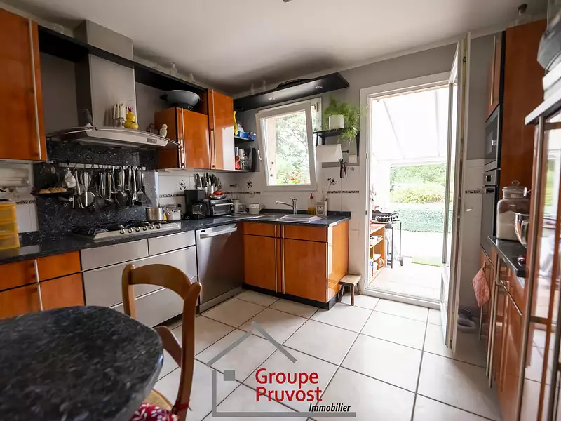 Maison, 240 m²