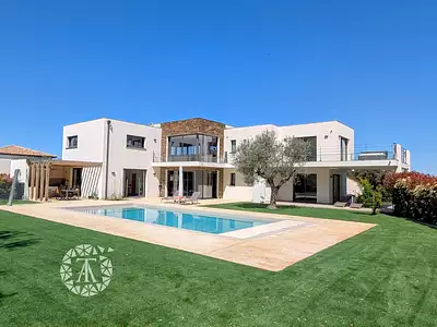 Maison, 277 m²