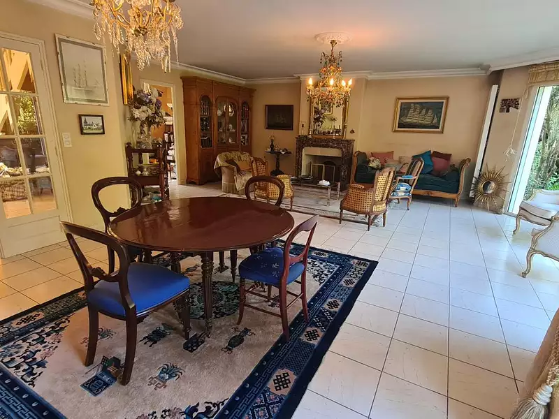 Maison, 220 m²