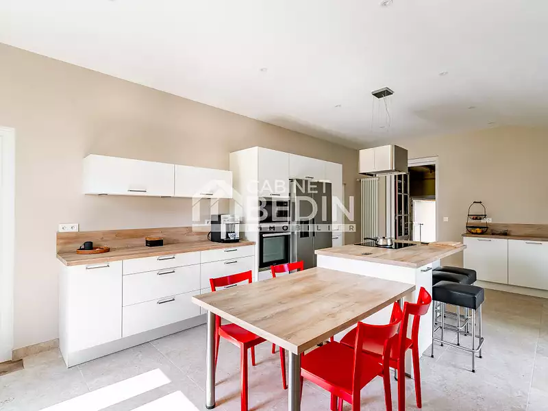 Maison, 302,6 m²