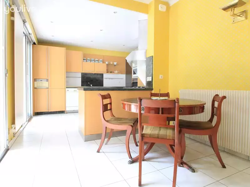 Maison, 180 m²