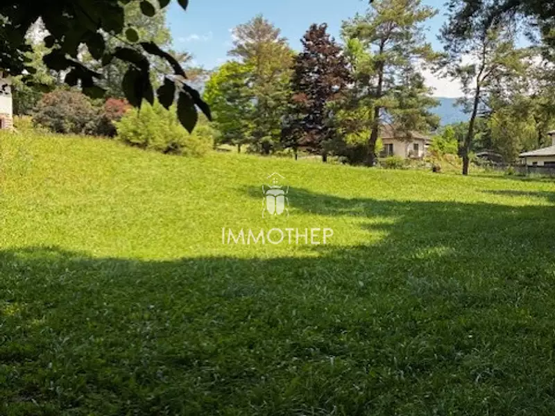 Terrain, 2 100 m²