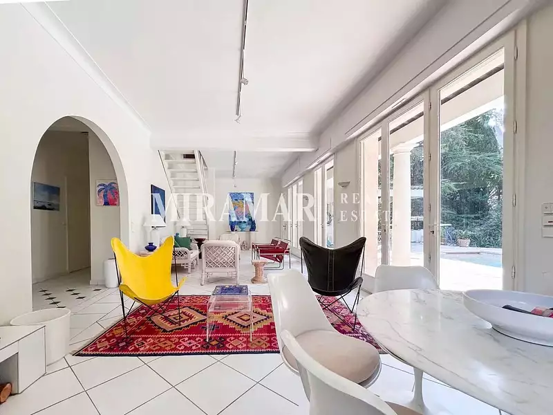 Maison, 166 m²