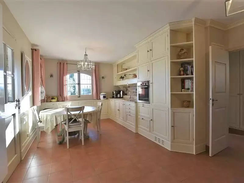 Maison, 240 m²