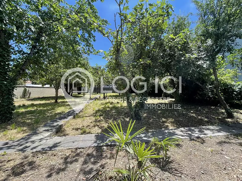 Terrain, 710 m²