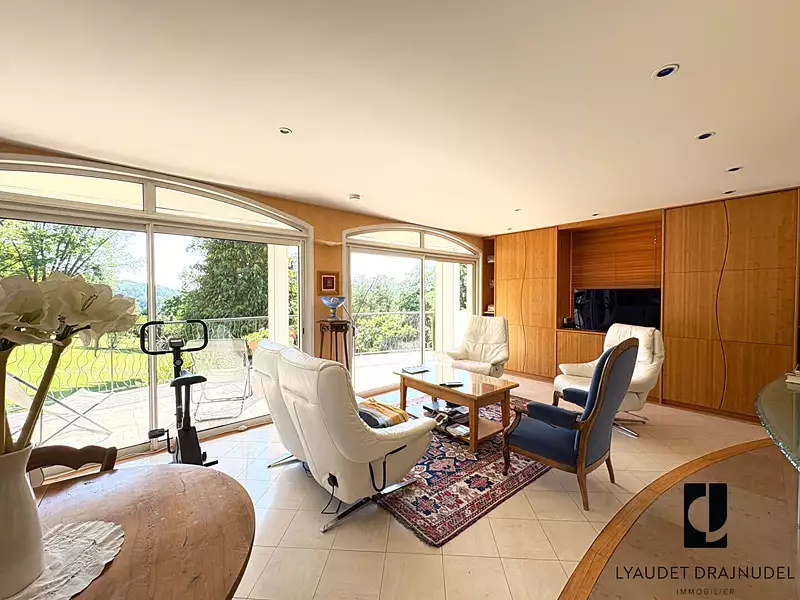 Maison, 244 m²