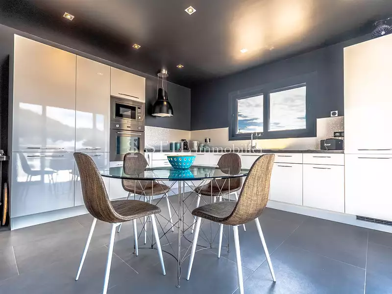 Maison, 200 m²