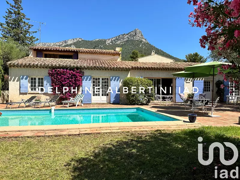 Maison, 245 m²