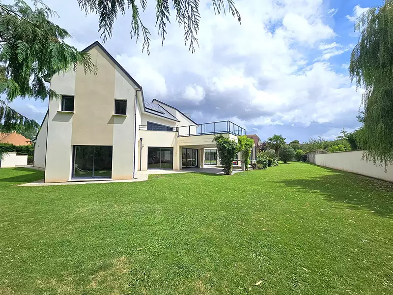 Maison, 530 m²