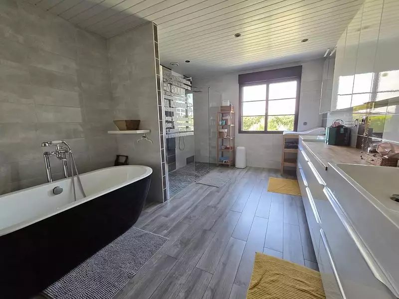 Maison, 192 m²