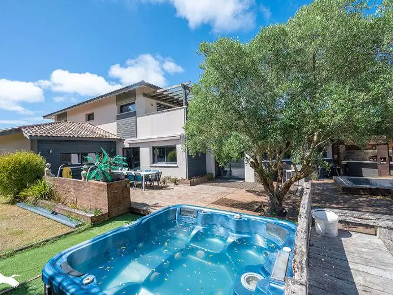 Maison, 400 m²