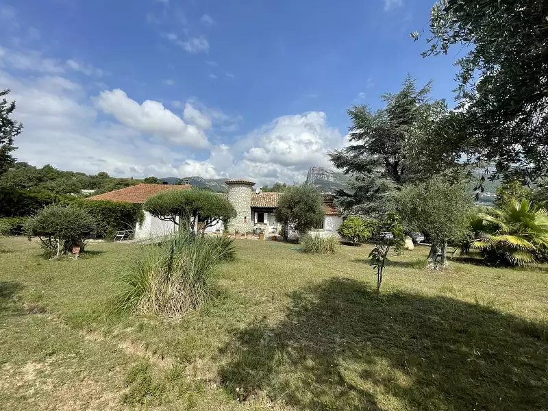 Maison, 225 m²