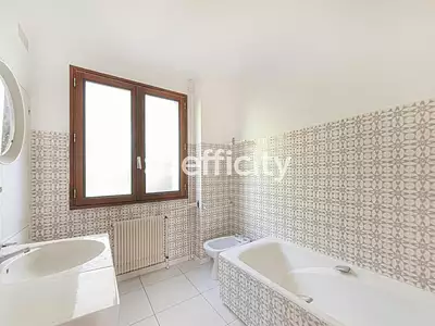 Maison, 196 m²