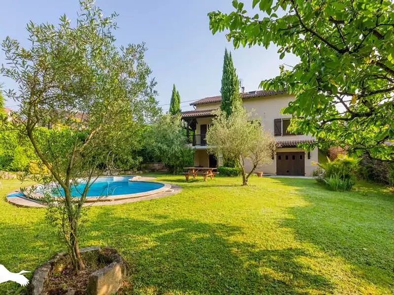 Maison, 166 m²