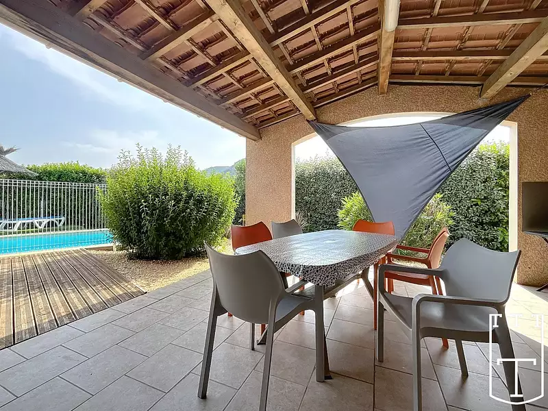 Maison, 240 m²