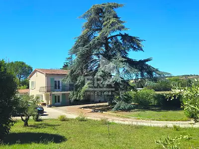 Maison, 215 m²