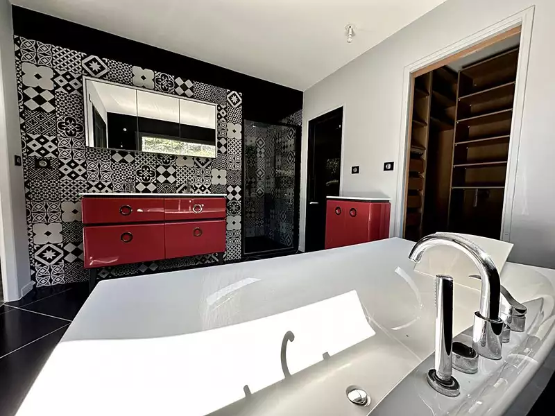 Maison, 225 m²