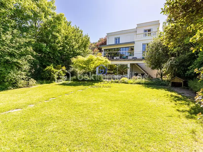 Maison, 318 m²