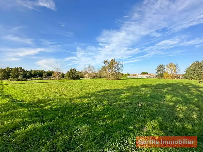 Terrain, 10 076 m²