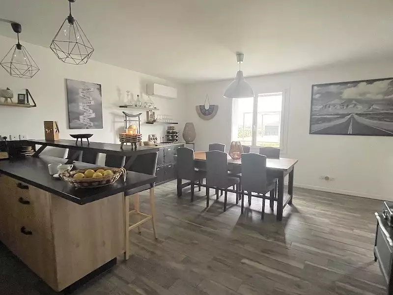 Maison, 260 m²