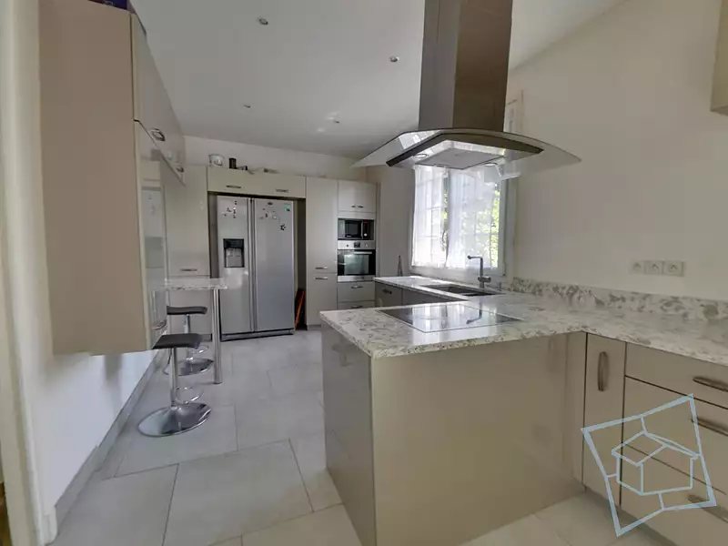 Maison, 270 m²