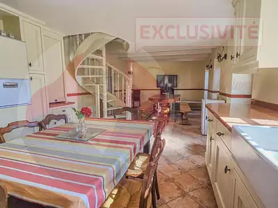 Maison, 325 m²