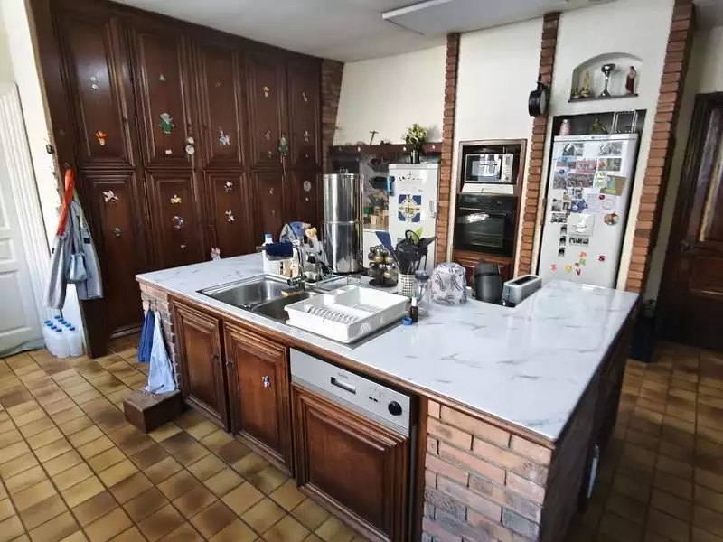 Maison, 693 m²