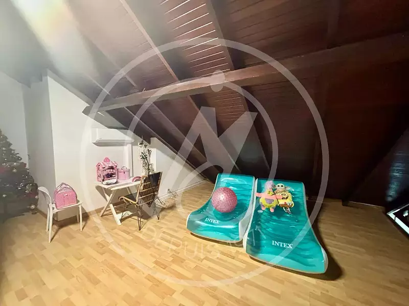 Maison, 256 m²