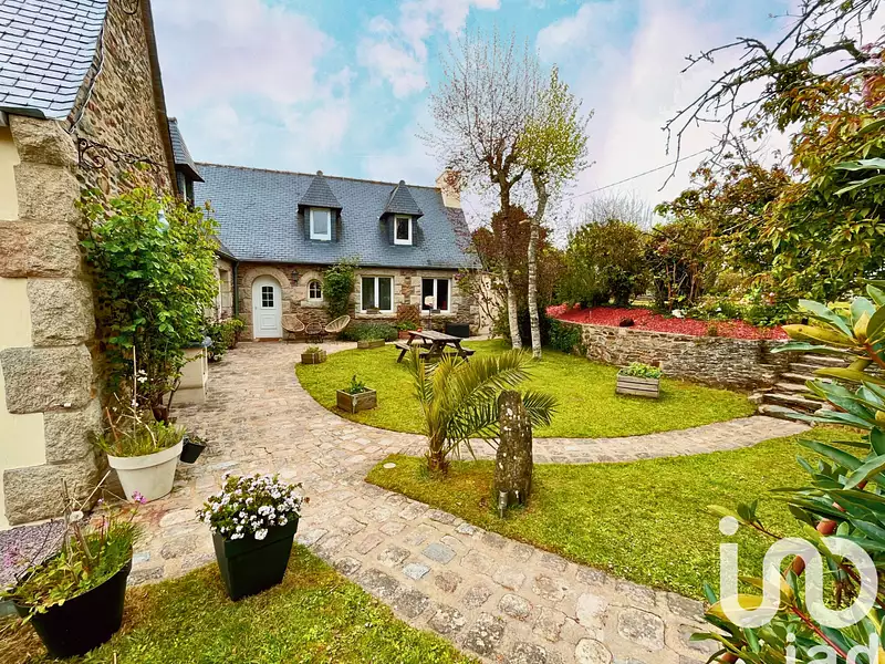 Maison, 196 m²