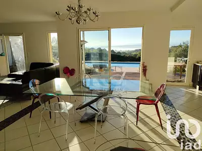 Maison, 203 m²