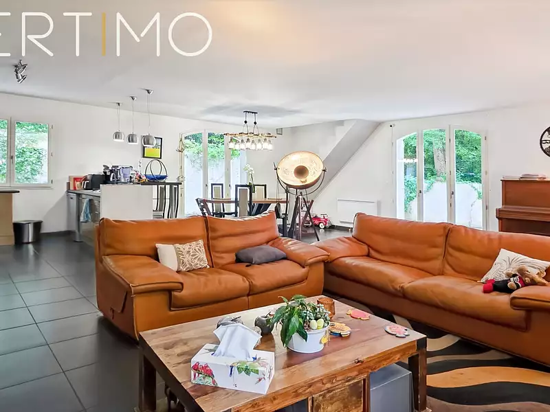Maison, 242 m²