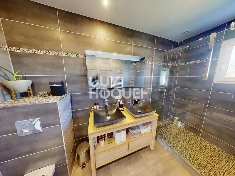 Maison, 220 m²