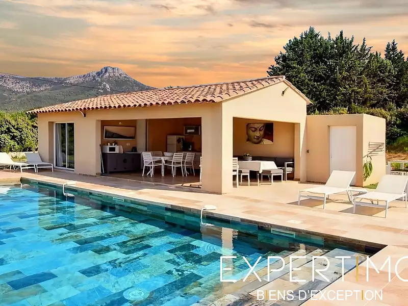 Maison, 220 m²