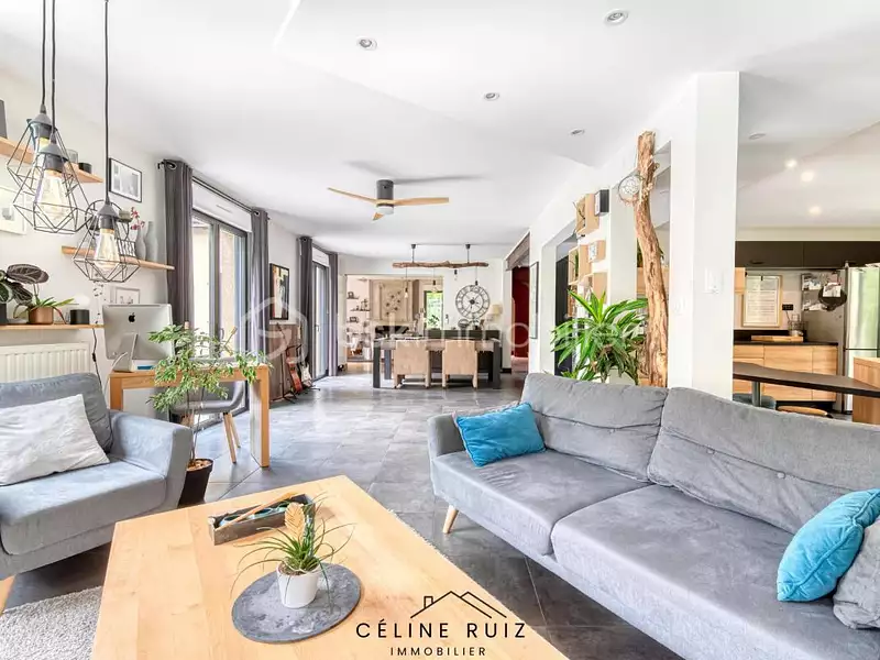 Maison, 275 m²