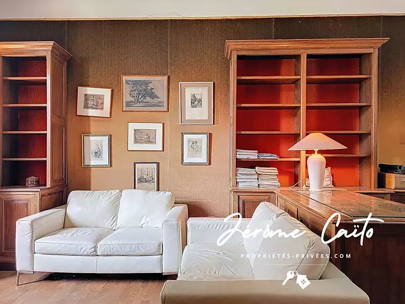Immeuble, 1 358 m²